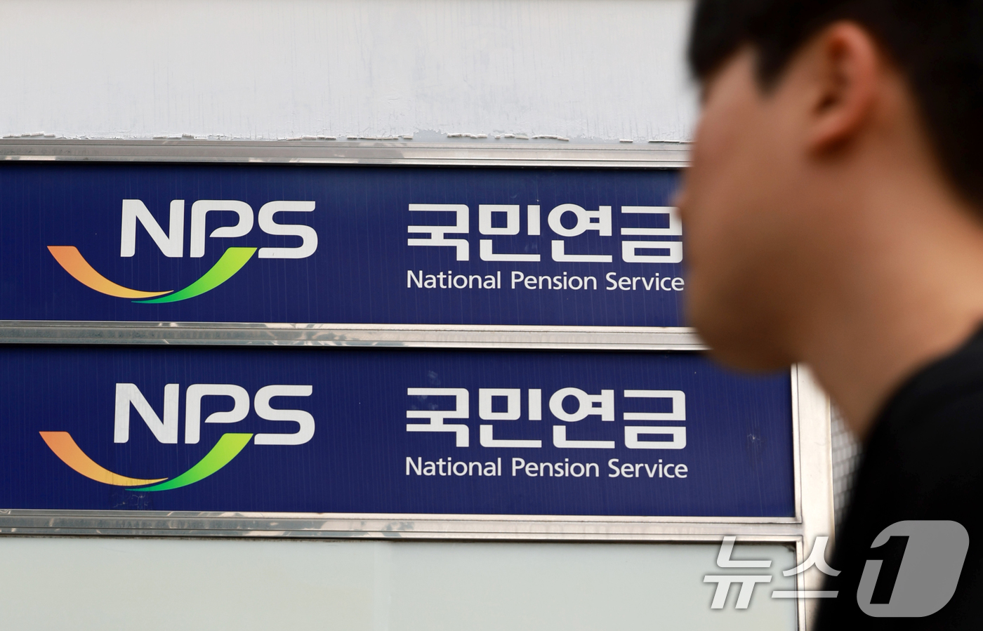 (서울=뉴스1) 이호윤 기자 = 과거에 내지 못했던 국민연금 보험료를 나중에 한꺼번에 내고 가입 기간을 늘리는 추후납부, 이른바 추납 신청이 최근 2년 사이 3배 가까이 급증한 것 …