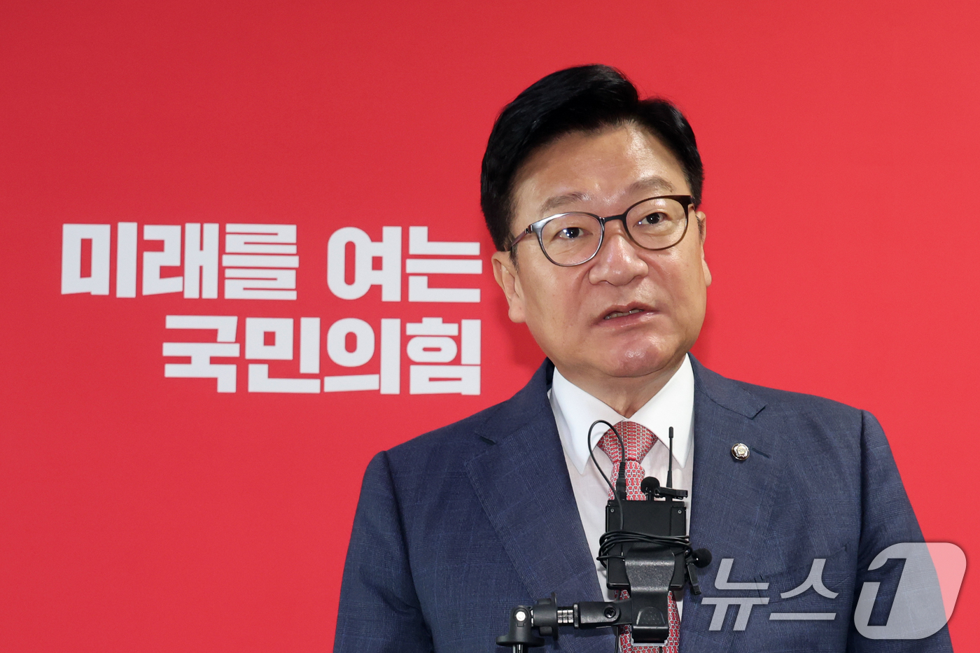 (서울=뉴스1) 황기선 기자 = 정점식 국민의힘 원내대표가 10일 서울 여의도 국회에서 더불어민주당이 발의한 특검 내 파견검사의 수사권을 박탈하는 내용의 특검법 개정안을  규탄하고 …