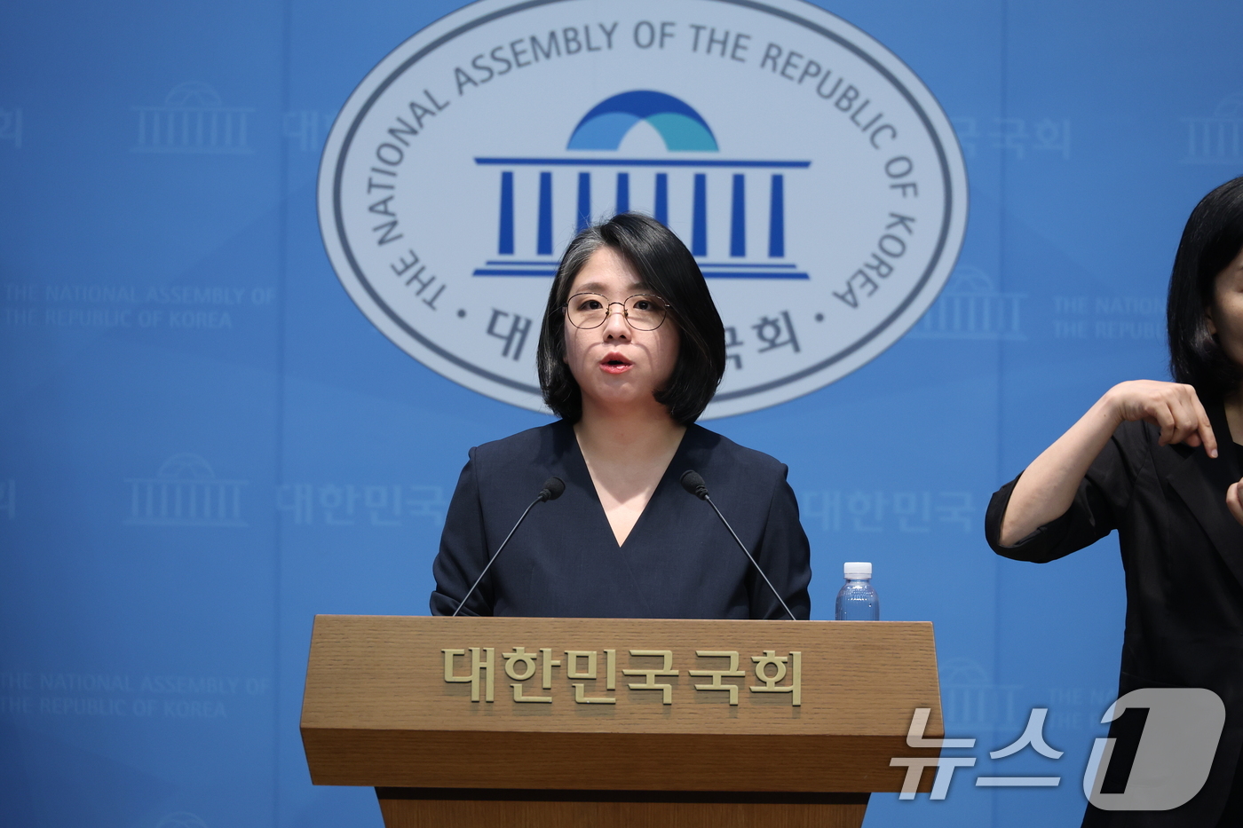 (서울=뉴스1) 신웅수 기자 = 용혜인 성평등가족부 장관 후보자가 10일 서울 여의도 국회 소통관에서 입장 발표 기자회견을 하고 있다. 2026.9.10/뉴스1