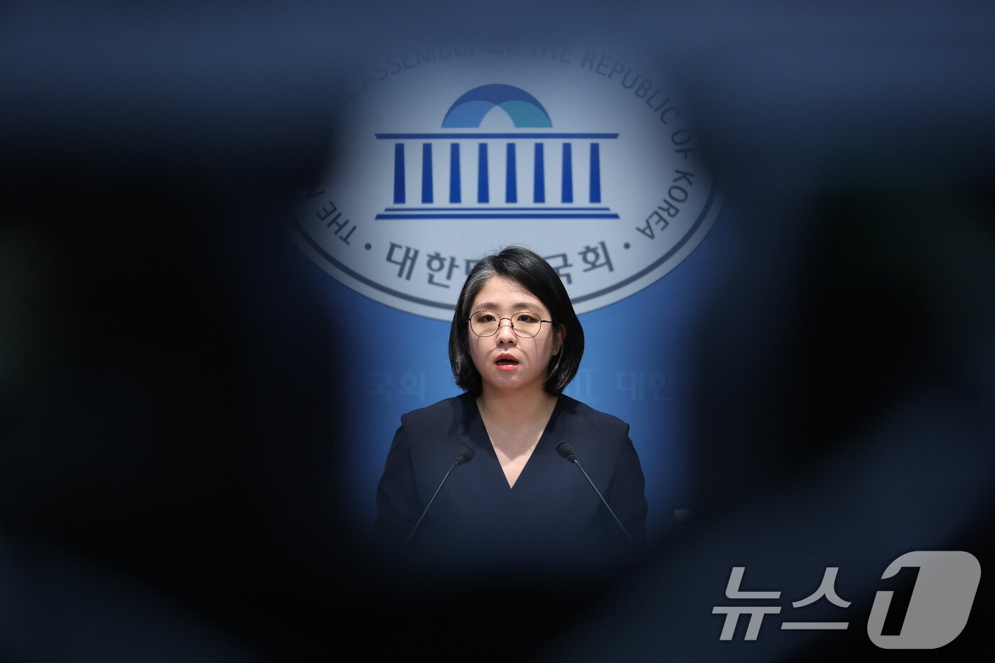 본문 이미지 - 용혜인 성평등가족부 장관 후보자가 10일 서울 여의도 국회 소통관에서 입장 발표 기자회견을 하고 있다. 2026.9.10 ⓒ 뉴스1 신웅수 기자