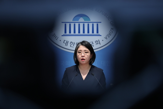 국회 소통관에서 입장 발표하는 용혜인 후보자
