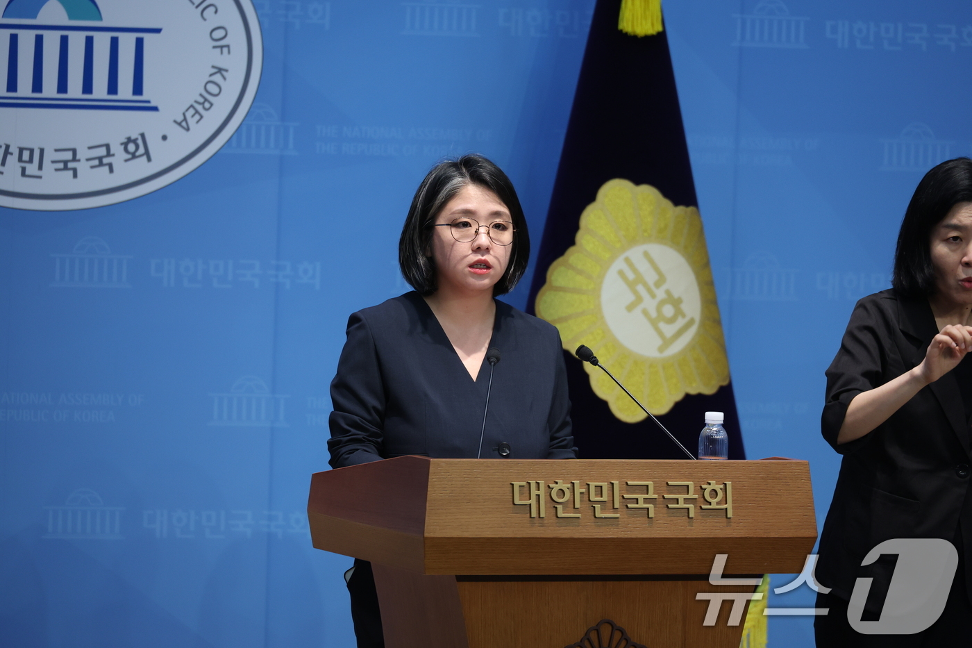 (서울=뉴스1) 신웅수 기자 = 용혜인 성평등가족부 장관 후보자가 10일 서울 여의도 국회 소통관에서 입장 발표 기자회견을 하고 있다. 2026.9.10/뉴스1