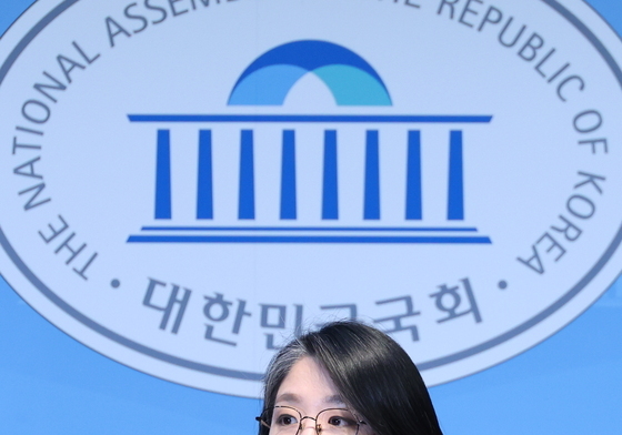 물 마시는 용혜인 후보자