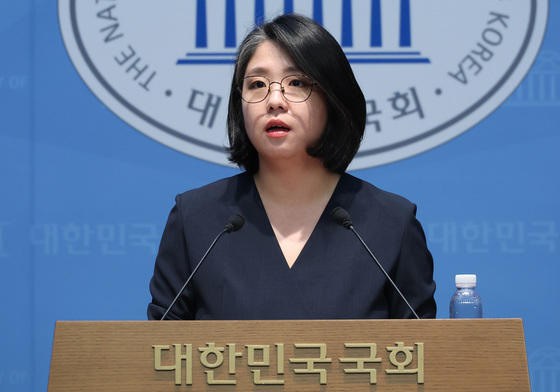 용혜인 "의원·국무위원 겸직 법률이 허용…다른 잣대 동의 어려워"