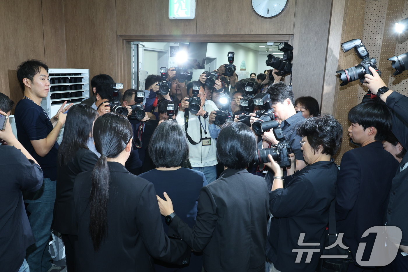 (서울=뉴스1) 신웅수 기자 = 용혜인 성평등가족부 장관 후보자가 10일 국회 소통관에서 입장 발표 기자회견을 마치고 회견장을 나서고 있다. 2026.9.10/뉴스1