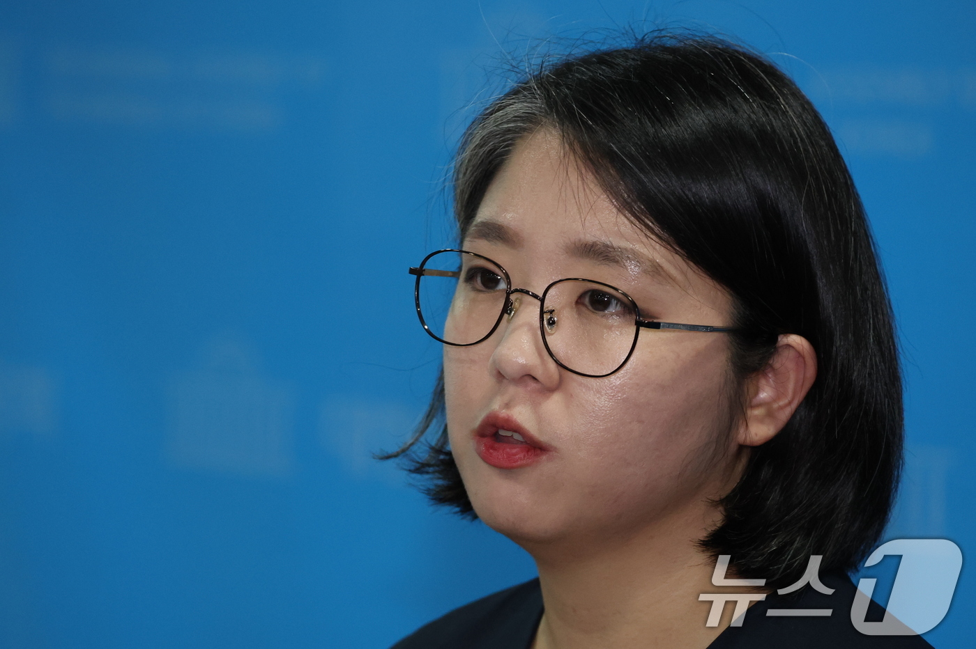 (서울=뉴스1) 황기선 기자 = 용혜인 성평등가족부 장관 후보자가 10일 국회 소통관에서 입장 발표 기자회견을 마치고 취재진의 질문을 받고 있다. 2026.9.10/뉴스1