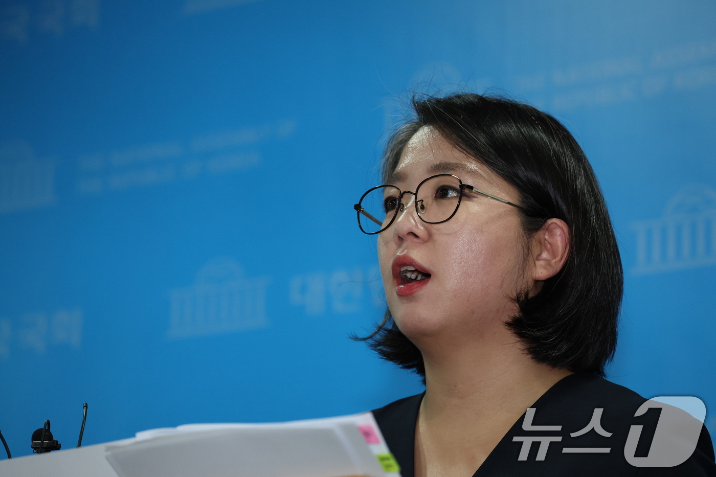 (서울=뉴스1) 황기선 기자 = 용혜인 성평등가족부 장관 후보자가 10일 국회 소통관에서 입장 발표 기자회견을 마치고 취재진의 질문을 받고 있다. 2026.9.10/뉴스1