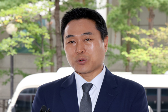 고발인 조사 출석하는 이종배 전 시의원