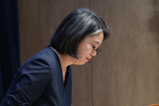 인사하는 용혜인 후보자