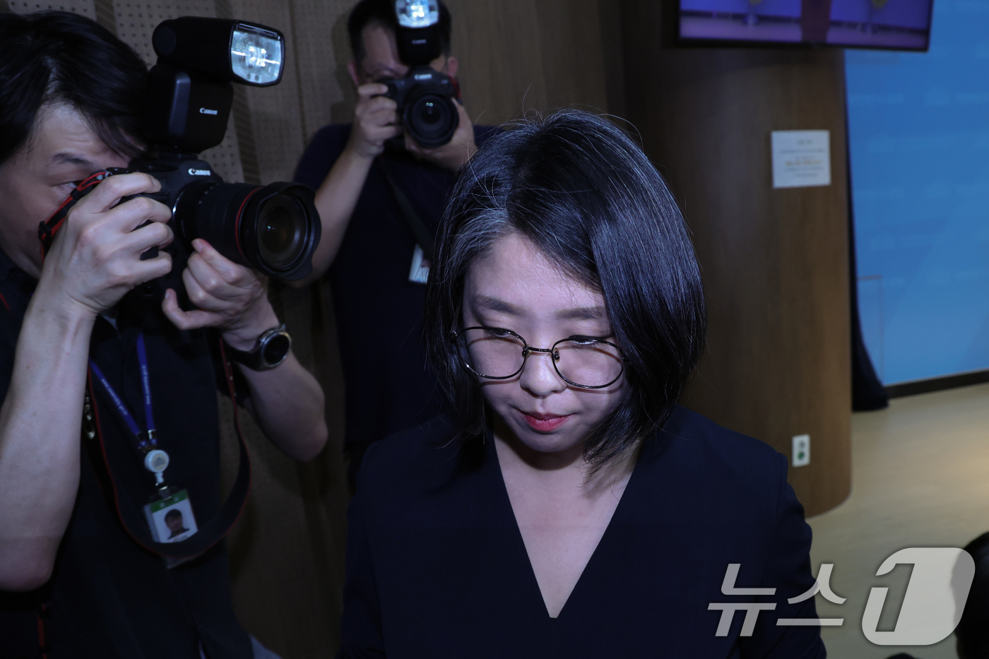 (서울=뉴스1) 황기선 기자 = 용혜인 성평등가족부 장관 후보자가 10일 서울 여의도 국회 소통관에서 입장 발표 기자회견을 마치고 이동하고 있다.  2026.9.10/뉴스1