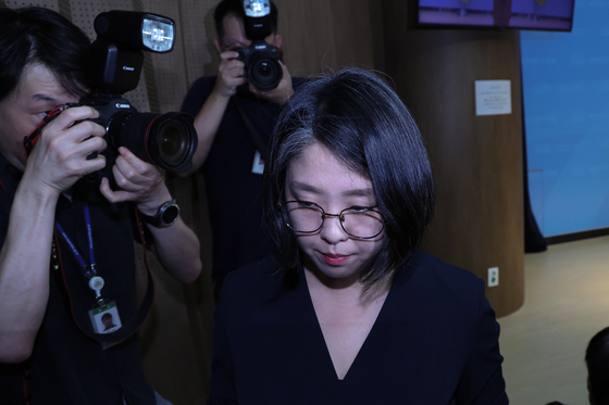 기자회견장 나서는 용혜인 후보자