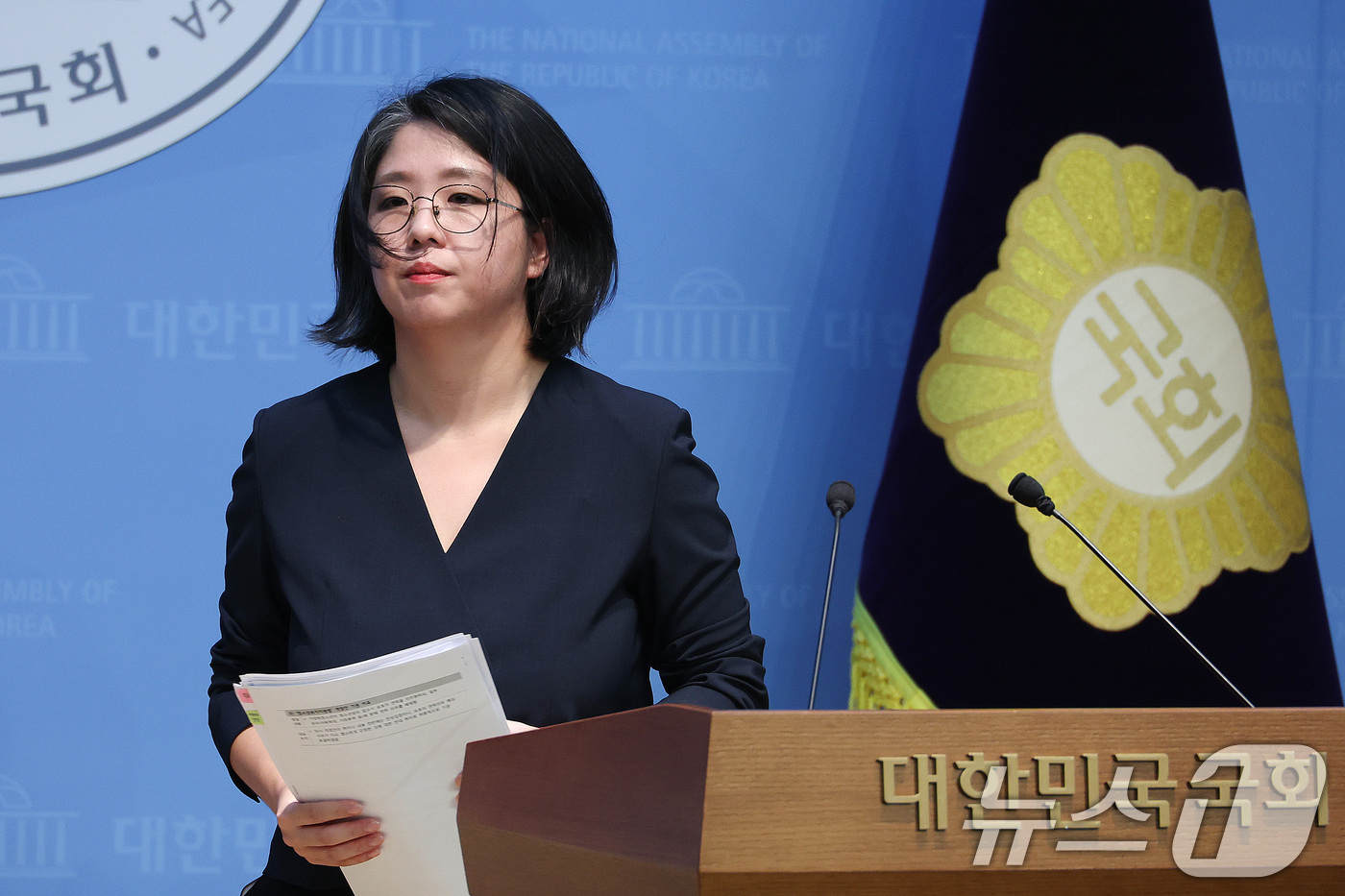 (서울=뉴스1) 신웅수 기자 = 용혜인 성평등가족부 장관 후보자가 10일 서울 여의도 국회 소통관에서 입장 발표 기자회견을 마친 후 회견장을 나서고 있다. 2026.9.10/뉴스1 …