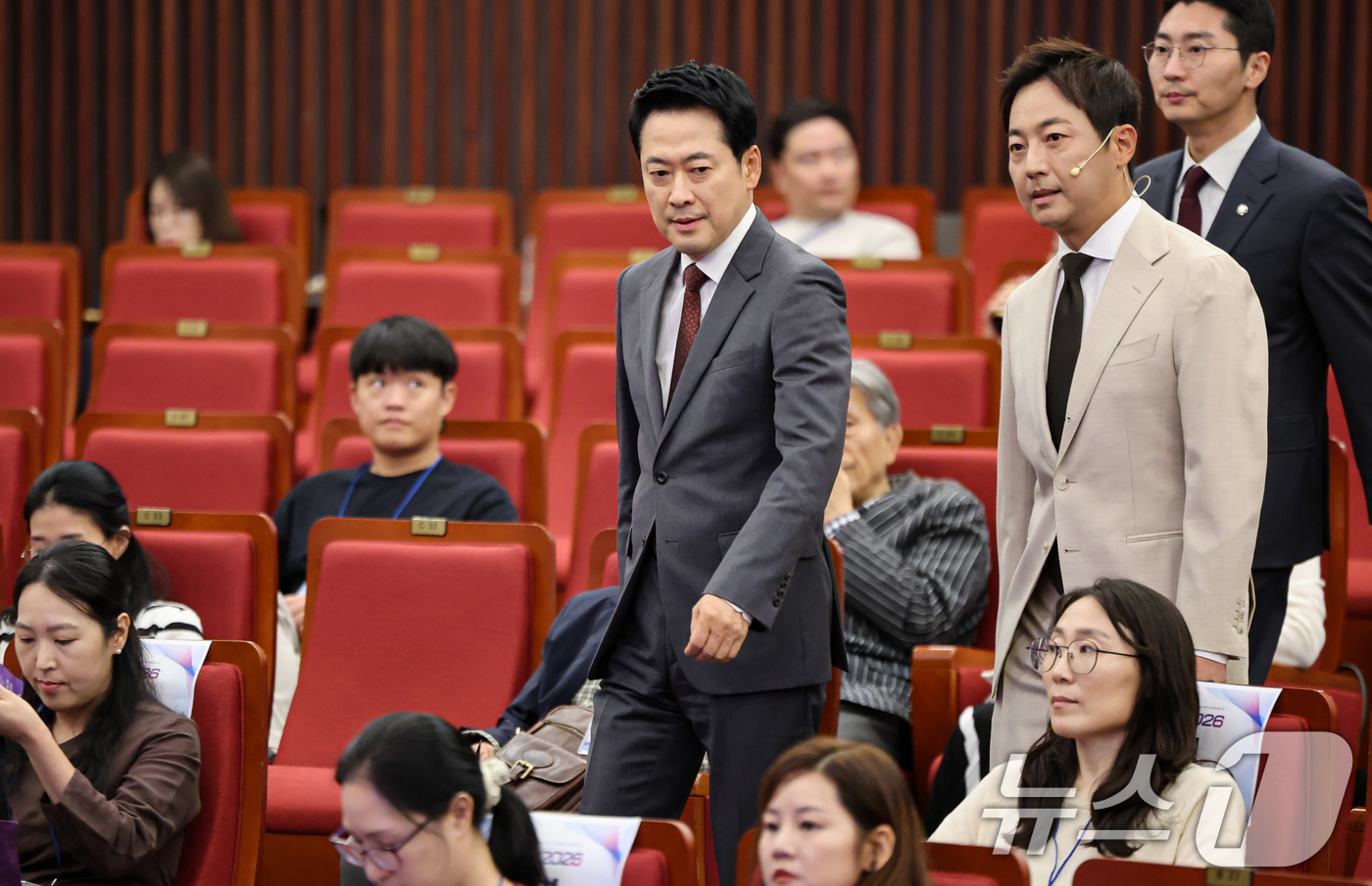 (서울=뉴스1) 김도우 기자 = 장동혁 국민의힘 당대표가 10일 서울 여의도 국회도서관에서 열린 SFS 2026 스마트 미래사회 컨퍼런스에 참석하고 있다. 2026.9.10/뉴스1 …