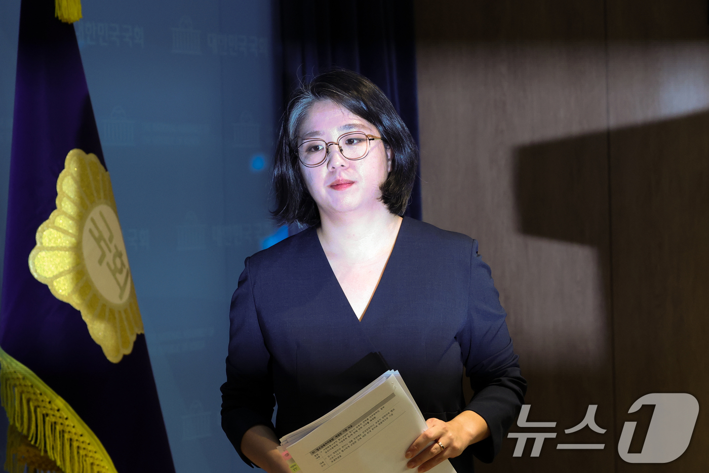 (서울=뉴스1) 황기선 기자 = 용혜인 성평등가족부 장관 후보자가 10일 서울 여의도 국회 소통관에서 입장 발표 기자회견을 마치고 이동하고 있다. 2026.9.10/뉴스1