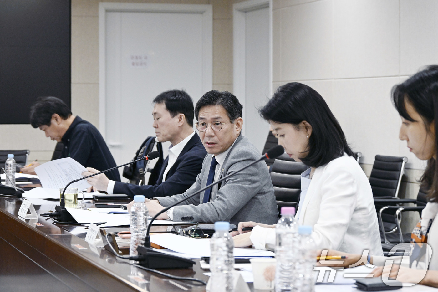 (서울=뉴스1) = 조용범 기획예산처 차관이 10일 오후 서울 중구 한국재정정보원에서 열린 '재정운용 분야 정상화 전담반 3차 회의'를 주재하고 있다. (기획예산처 제공. 재판매 …
