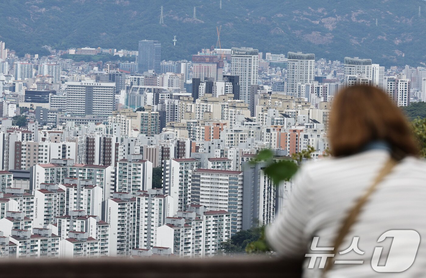 본문 이미지 -  서울 남산 전망대에서 바라본 아파트 단지 2026.9.10 ⓒ 뉴스1 이종수 기자