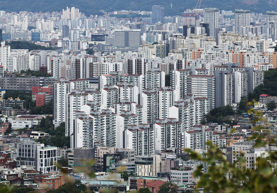 대출·세제 압박에 다주택자 집 보유 줄었는데…무주택자는 '사자'
