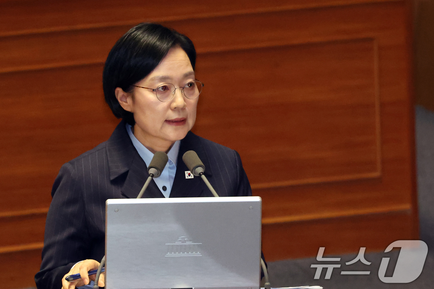 (서울=뉴스1) 황기선 기자 = 한성숙 국무총리가 10일 오후 서울 여의도 국회에서 열린 제439회국회(정기회) 제6차 본회의에서 대정부질문(외교·통일·안보)에 답하고 있다. 20 …