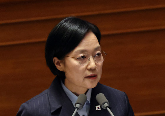 답변하는 한성숙 국무총리