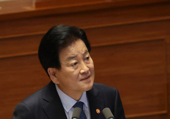 답변하는 정동영 장관