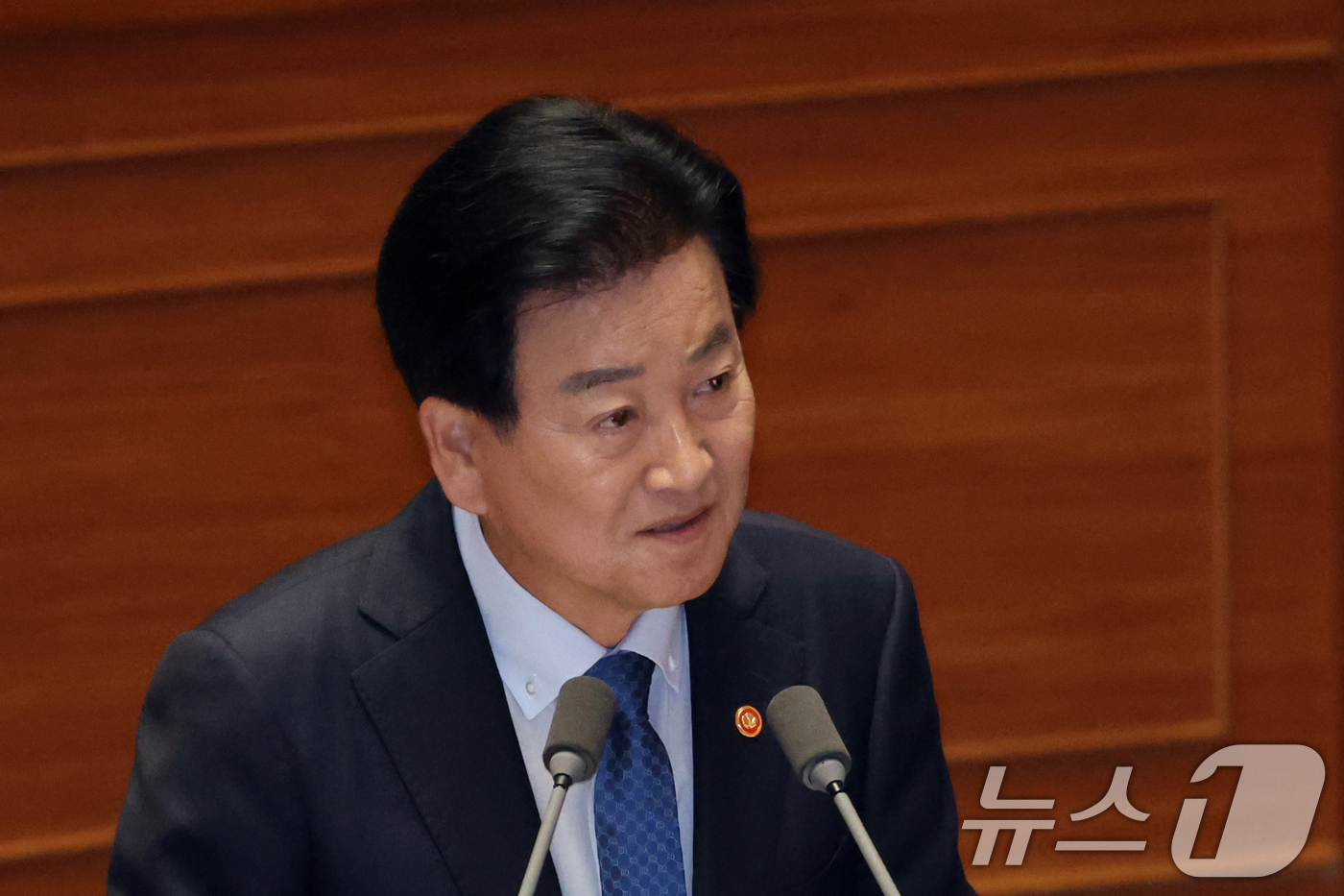 (서울=뉴스1) 황기선 기자 = 정동영 통일부 장관이 10일 오후 서울 여의도 국회에서 열린 제439회국회(정기회) 제6차 본회의에서 대정부질문(외교·통일·안보)에 답하고 있다. …
