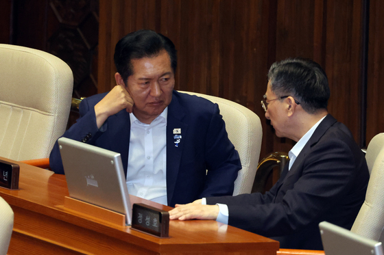 대화 나누는 정청래·정성호