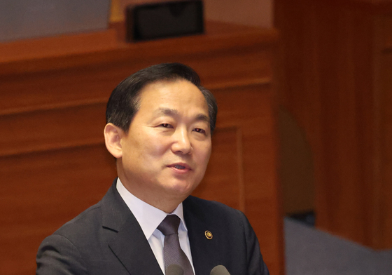 답변하는 이두희 차관