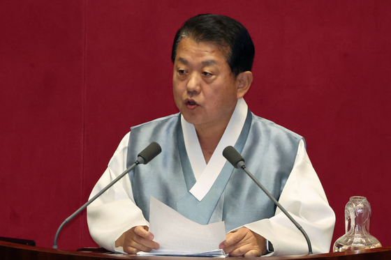한복 입고 대정부질문하는 김병주 의원