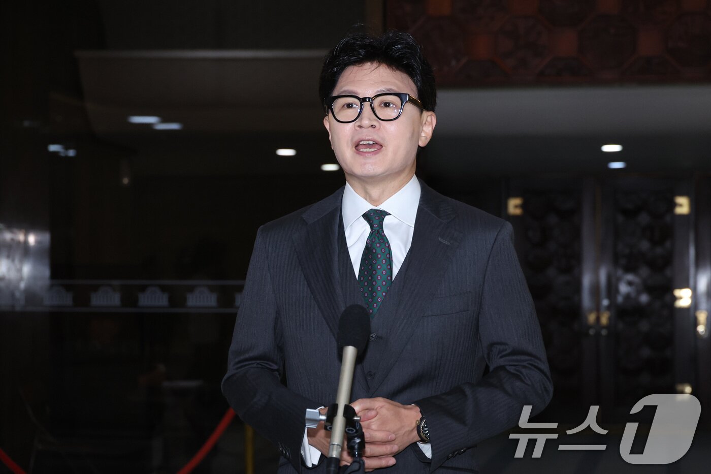 본문 이미지 - 한동훈 무소속 의원이 10일 서울 여의도 국회에서 취재진의 질의에 답변하고 있다. 2026.9.10 ⓒ 뉴스1 신웅수 기자
