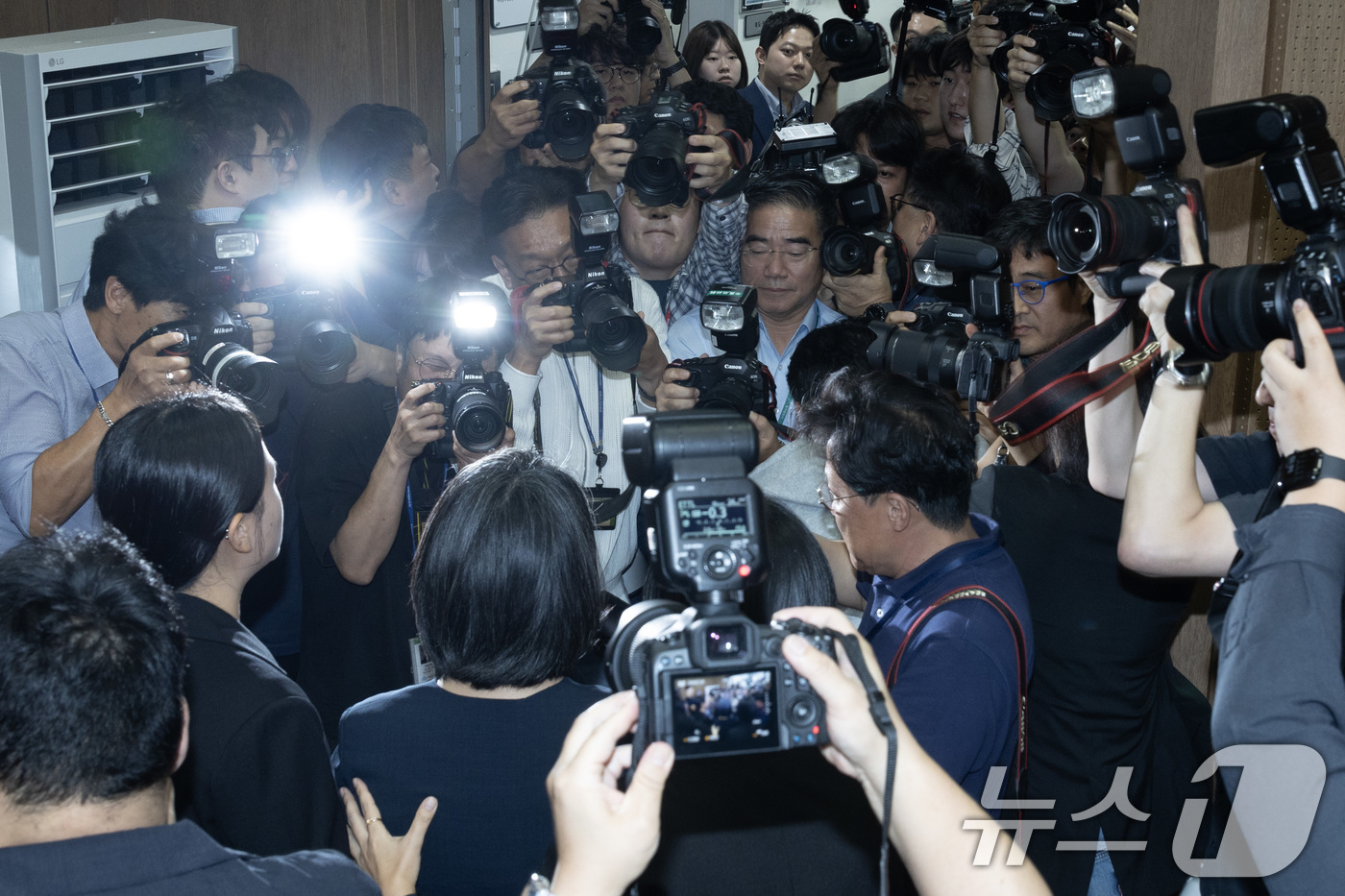 (서울=뉴스1) 신웅수 기자 = 용혜인 성평등가족부 장관 후보자가 10일 서울 여의도 국회 소통관에서 입장 발표 기자회견을 마친 후 회견장을 나서고 있다. 2026.9.10/뉴스1 …