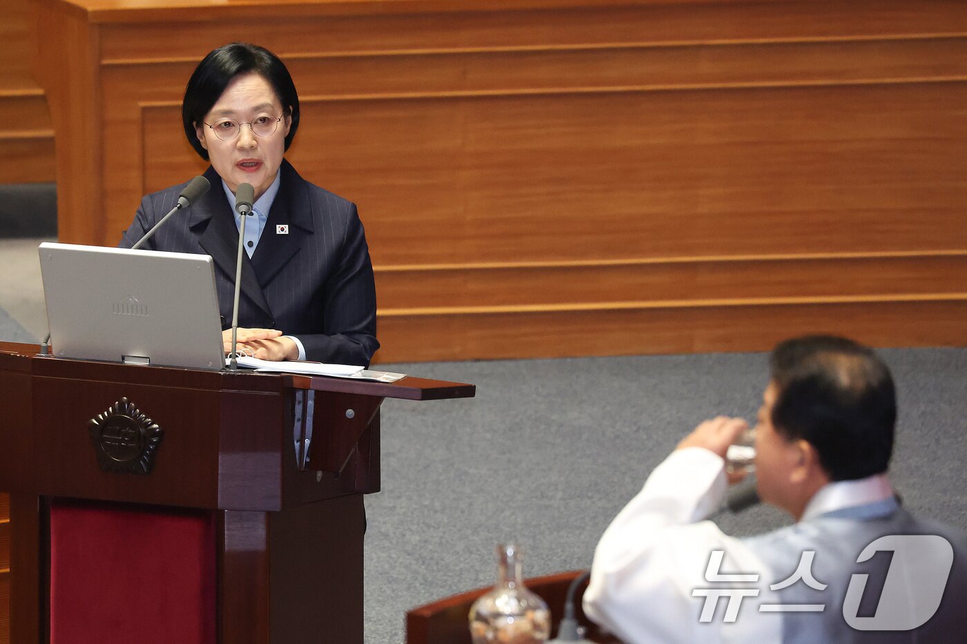 본문 이미지 - 한성숙 국무총리가 10일 서울 여의도 국회에서 열린 제439회국회(정기회) 제6차 본회의 대정부 질문에서 외교·통일·안보에 관한 질문에 답변하고 있다. 2026.9.10 ⓒ 뉴스1 신웅수 기자
