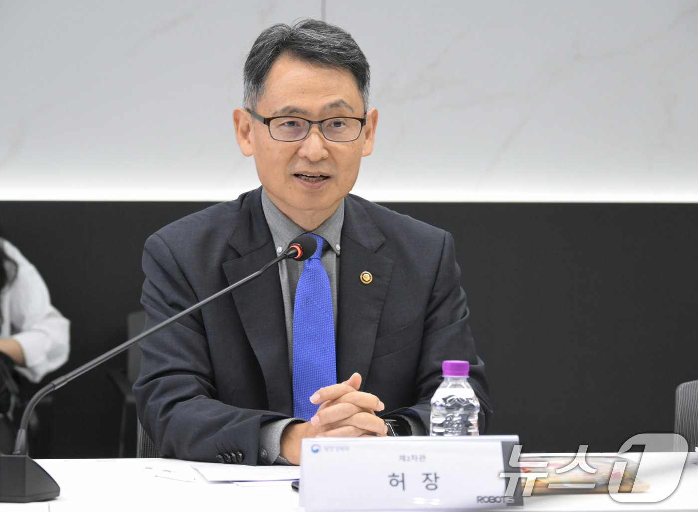 (서울=뉴스1) = 허장 재정경제부 차관이 10일 서울 강서구 로보티즈에서 열린 '피지컬 AI 현장방문·간담회'를 주재하고 있다. (재정경제부 제공. 재판매 및 DB금지) 2026 …