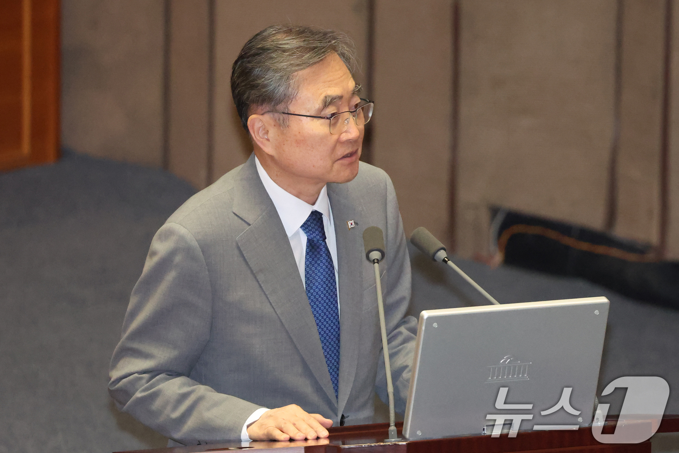 (서울=뉴스1) 황기선 기자 = 조현 외교부 장관이 10일 오후 서울 여의도 국회에서 열린 제439회국회(정기회) 제6차 본회의에서 대정부질문(외교·통일·안보)에 답하고 있다. …
