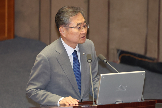 대정부질문 답하는 조현 장관
