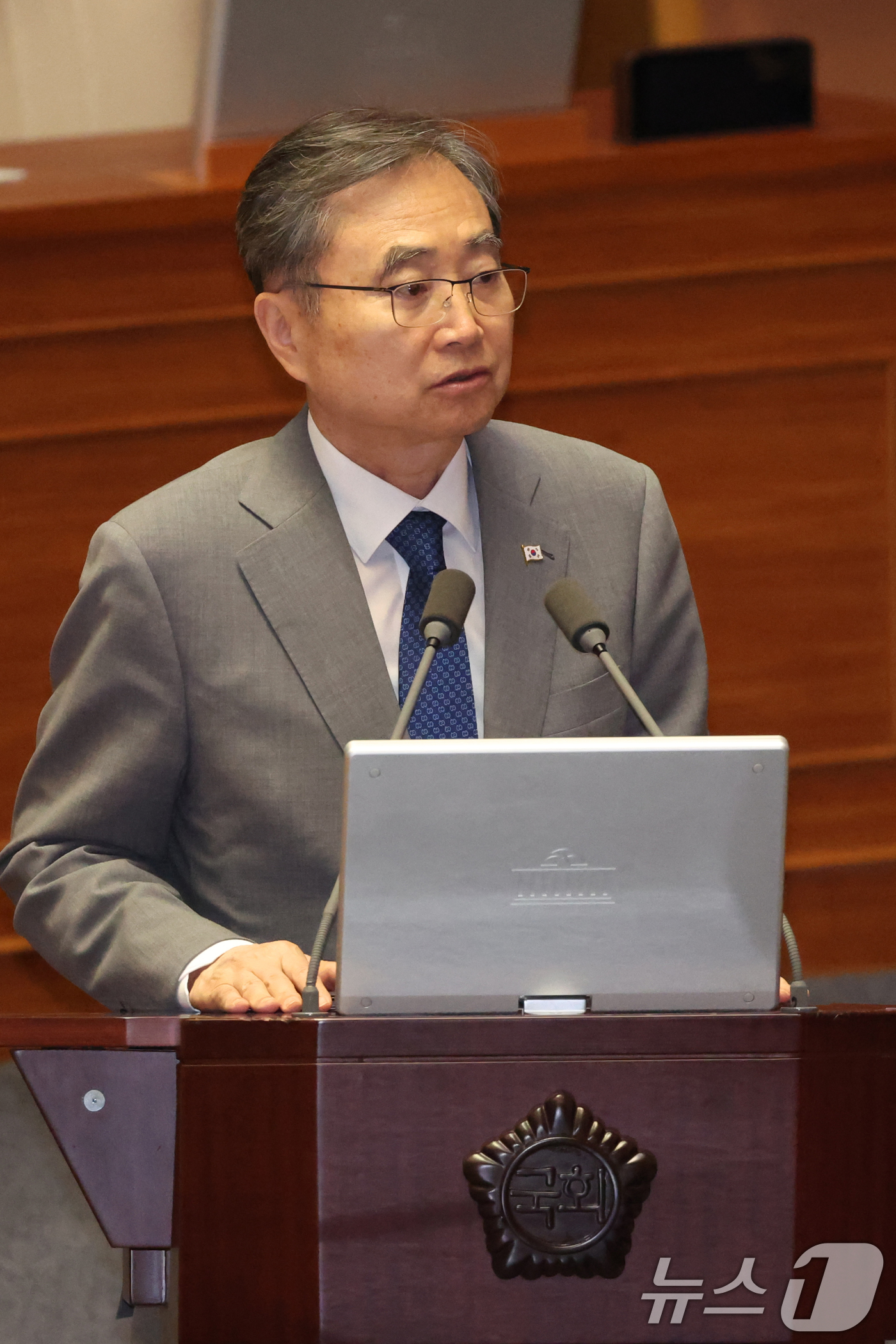(서울=뉴스1) 황기선 기자 = 조현 외교부 장관이 10일 오후 서울 여의도 국회에서 열린 제439회국회(정기회) 제6차 본회의에서 대정부질문(외교·통일·안보)에 답하고 있다. …