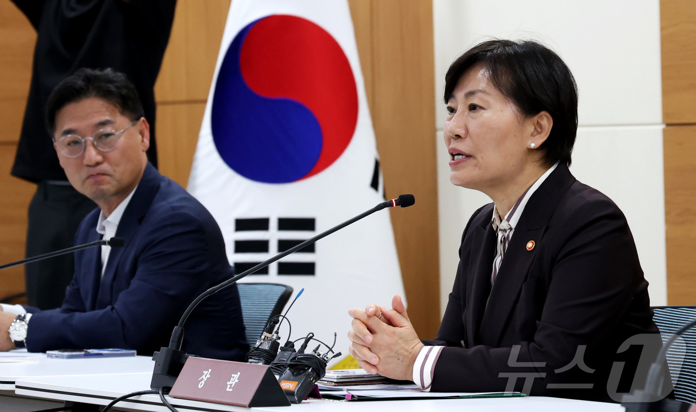 (세종=뉴스1) 김기남 기자 = 송미령 농림축산식품부 장관이 10일 세종시 정부세종청사에서 열린 기자간담회에서 2027년도 농식품부 정부 예산안을 비롯한 농업농촌 분야 추석 민생 …