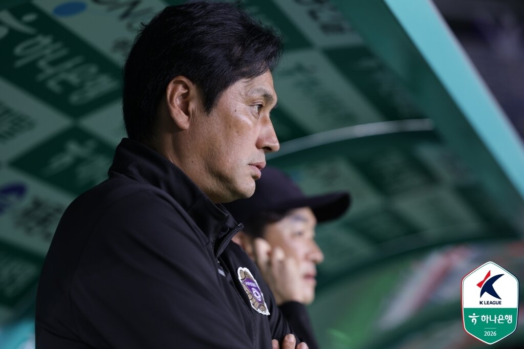 본문 이미지 -  유병훈 안양 감독(한국프로축구연맹 제공)