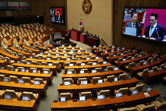 빈 자리 눈에 띄는 국회 본회의장