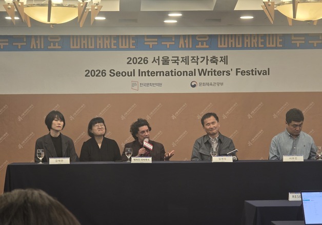 김애란 "문학은 답만 내놓는 AI와 달라…헤매며 당도하는 과정 보여줘"