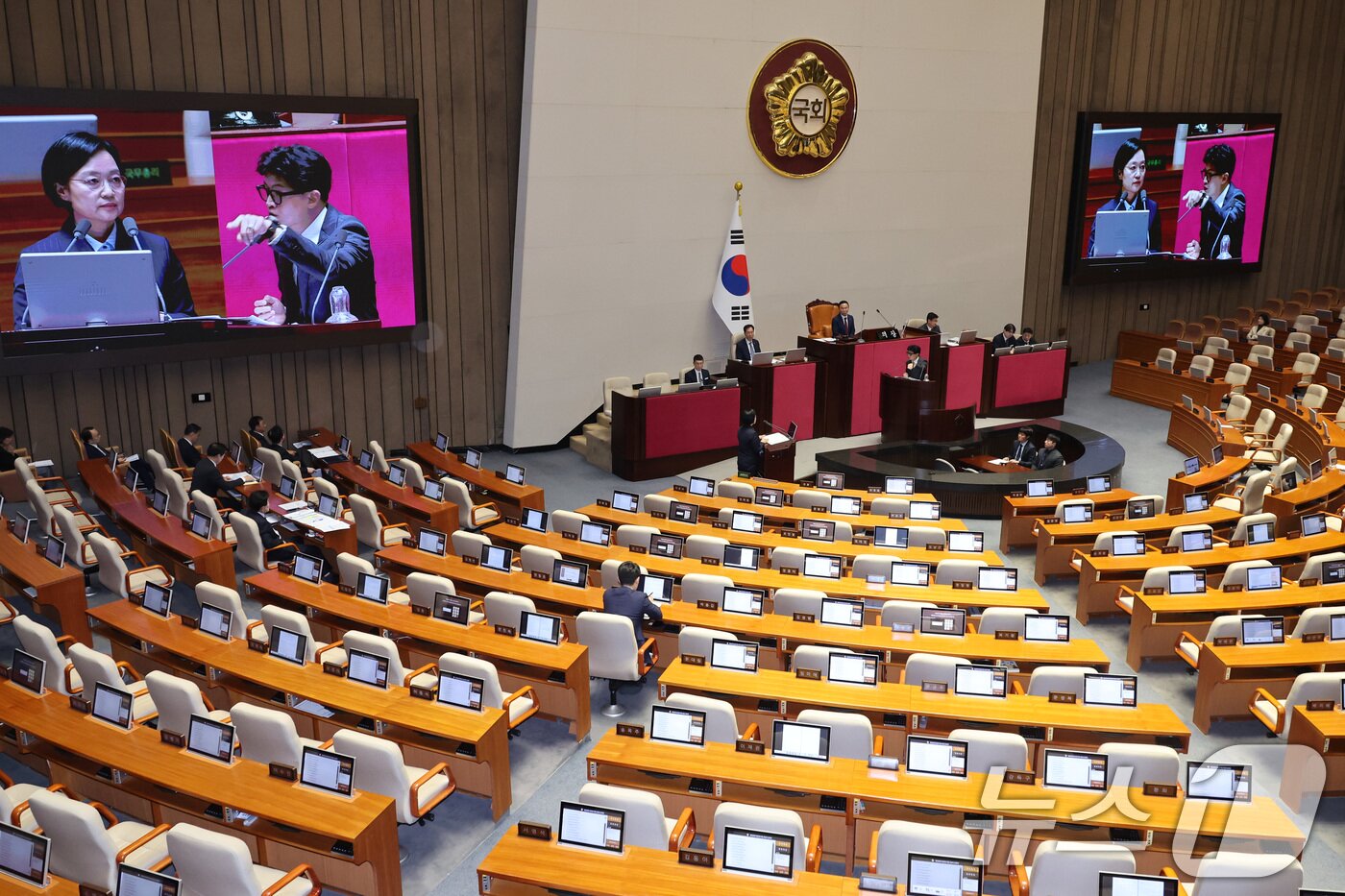 본문 이미지 - 한동훈 무소속 의원이10일 서울 여의도 국회에서 열린 제439회국회(정기회) 제6차 본회의 대정부 질문에서 외교·통일·안보에 관한 질문을 하고 있다. 2026.9.10 ⓒ 뉴스1 신웅수 기자