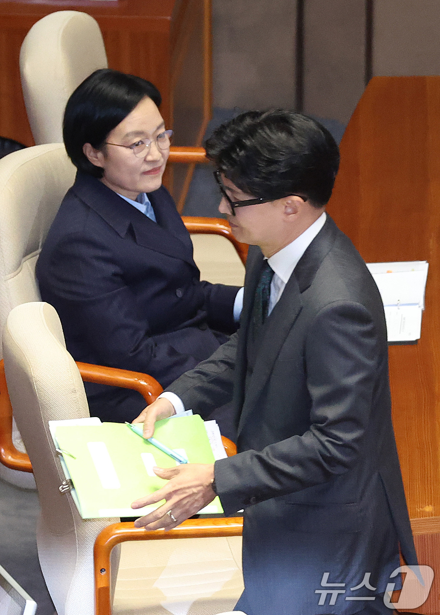 (서울=뉴스1) 신웅수 기자 = 한동훈 무소속 의원이 10일 서울 여의도 국회에서 열린 제439회국회(정기회) 제6차 본회의 대정부 질문에서 외교·통일·안보에 관한 질문을 마친 후 …