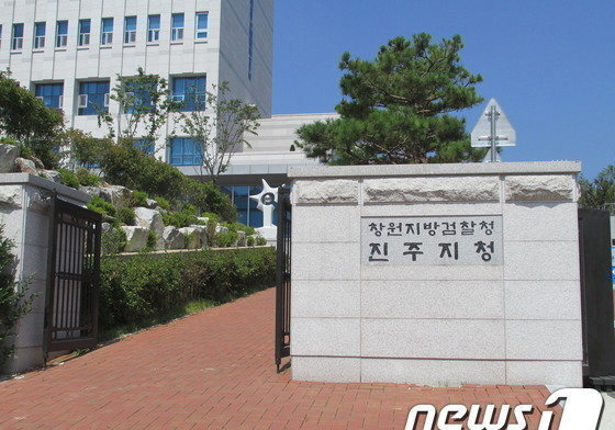 뜨거운 물 붓고 폭행 친딸 살해…검찰, 40대 여성 유튜버 사형 구형
