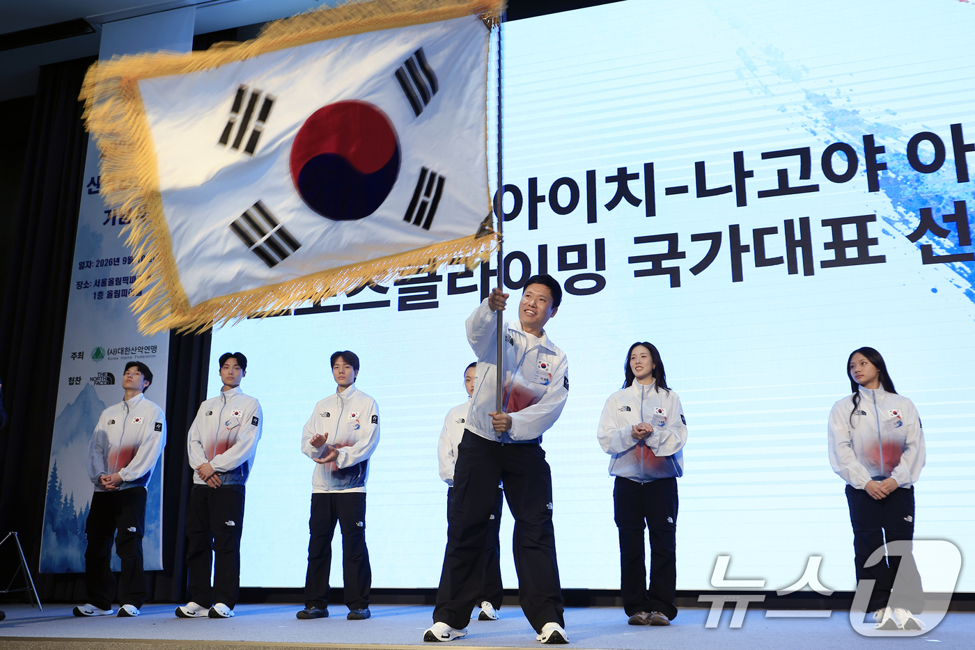 (서울=뉴스1) 박정호 기자 = 박희용 스포츠클라이밍 국가대표팀 감독이 10일 오후 서울시 송파구 올림픽로 올림픽파크텔 올림피아홀에서 열린 제20회 아이치-나고야 아시안게임 스포츠 …