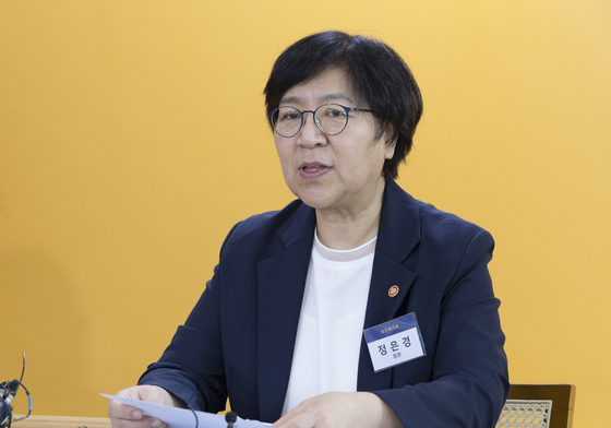 국내 1호 첨단재생의료 치료 시작…정은경 "접근성 확대 지원"