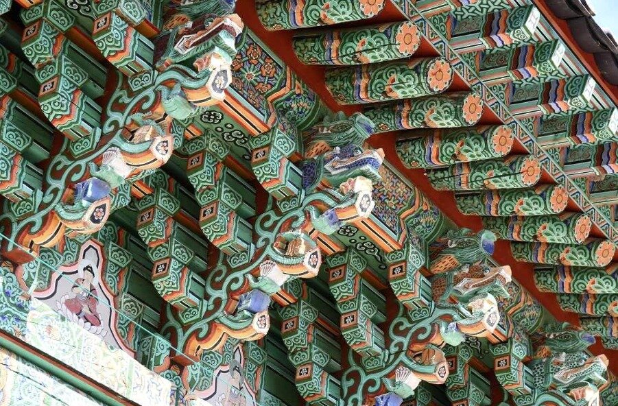 본문 이미지 - '영천 거동사 대웅전' 정면 공포(국가유산청 제공)