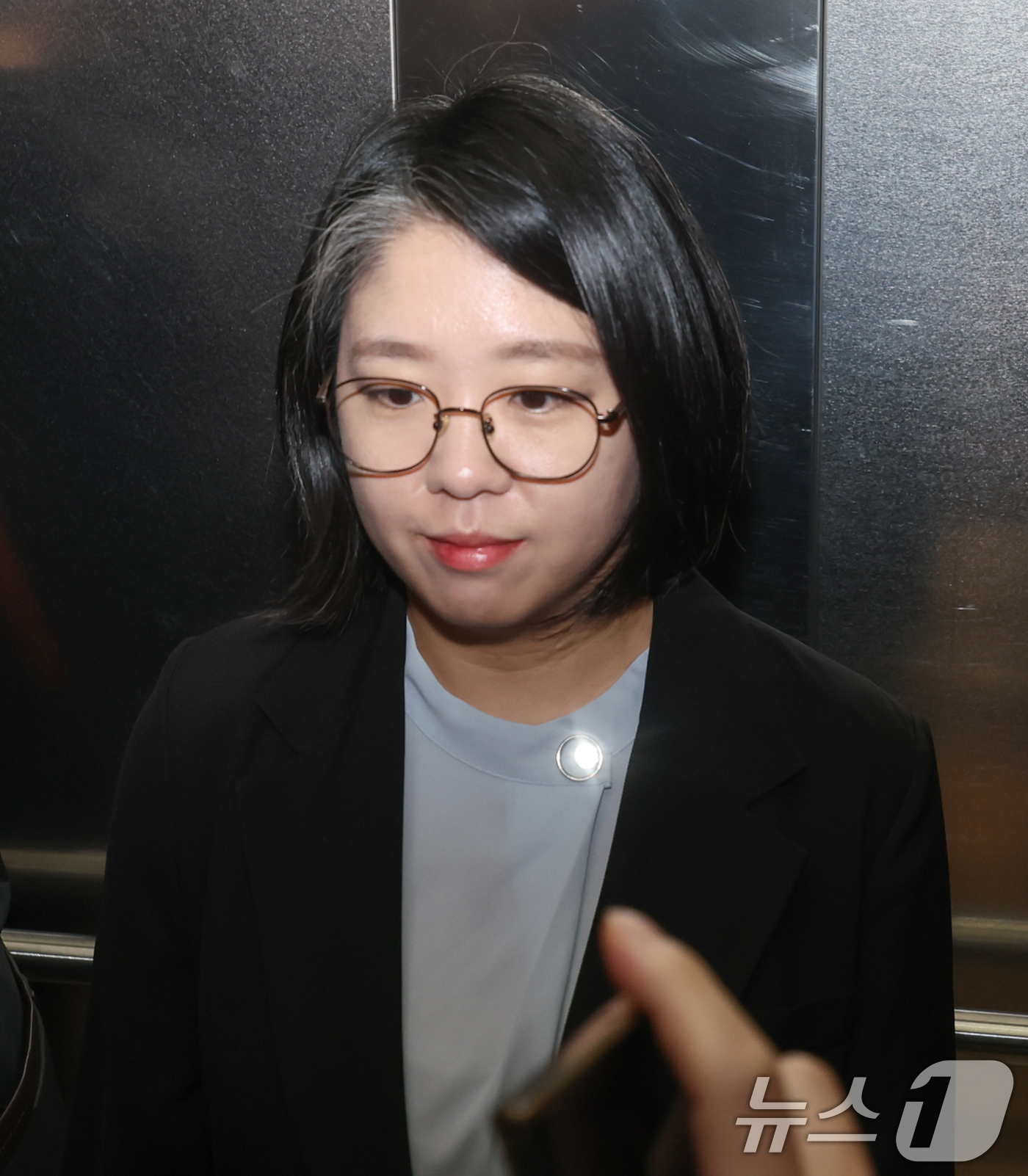 (서울=뉴스1) 오대일 기자 = 용혜인 성평등가족부 장관 후보자가 11일 오전 서울 서대문구 한국청소년활동진흥원에 마련된 인사청문회 준비 사무실로 출근하고 있다. (공동취재) 20 …