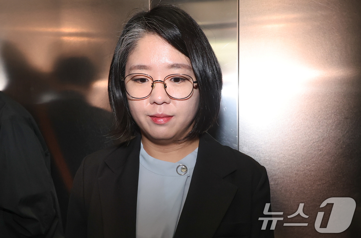(서울=뉴스1) 오대일 기자 = 용혜인 성평등가족부 장관 후보자가 11일 오전 서울 서대문구 한국청소년활동진흥원에 마련된 인사청문회 준비 사무실로 출근하고 있다. (공동취재) 20 …
