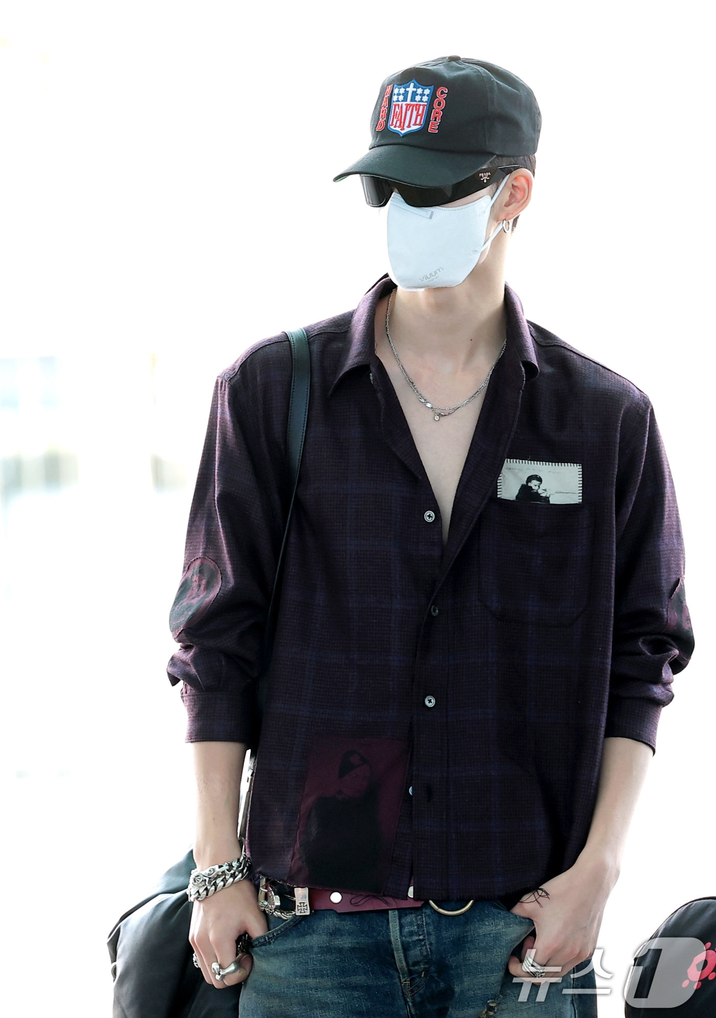 (인천공항=뉴스1) 권현진 기자 = 엔하이픈 니키가 해외 일정을 위해 11일 인천공항을 통해 스페인 바르셀로나로 출국하고 있다. 2026.9.11/뉴스1