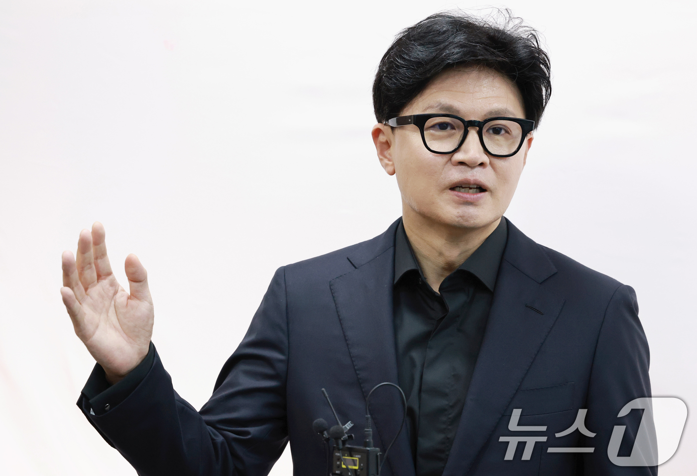 (서울=뉴스1) 황기선 기자 = 한동훈 무소속 의원이 11일 오전 서울 여의도 국회 의원회관에서 열린 김승원 법무부 장관 후보의 '신약 임상시험 청탁' 의혹과 관련한 제넨셀·세종메 …