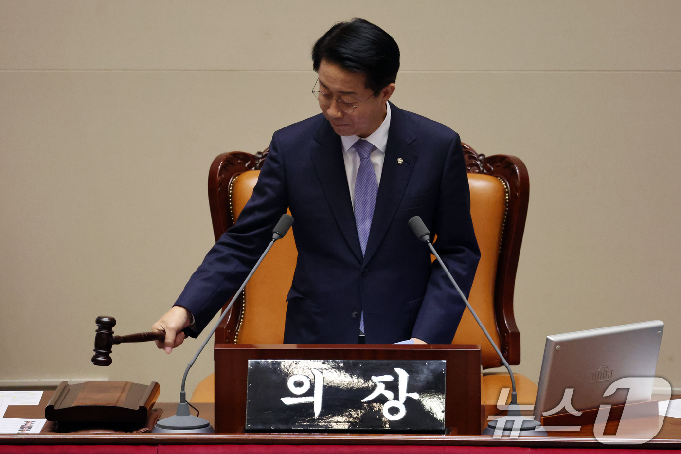 (서울=뉴스1) 황기선 기자 = 조정식 국회의장이 11일 오후 서울 여의도 국회에서 열린 제439회국회(정기회) 제7차 본회의에서 의사봉을 두드리고 있다. 2026.9.11/뉴스1 …